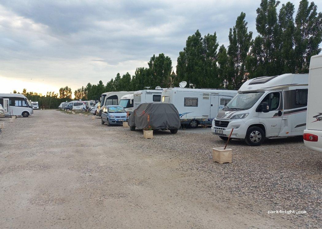 La flexibilité et l'aventure d'une aire de camping gratuite en France