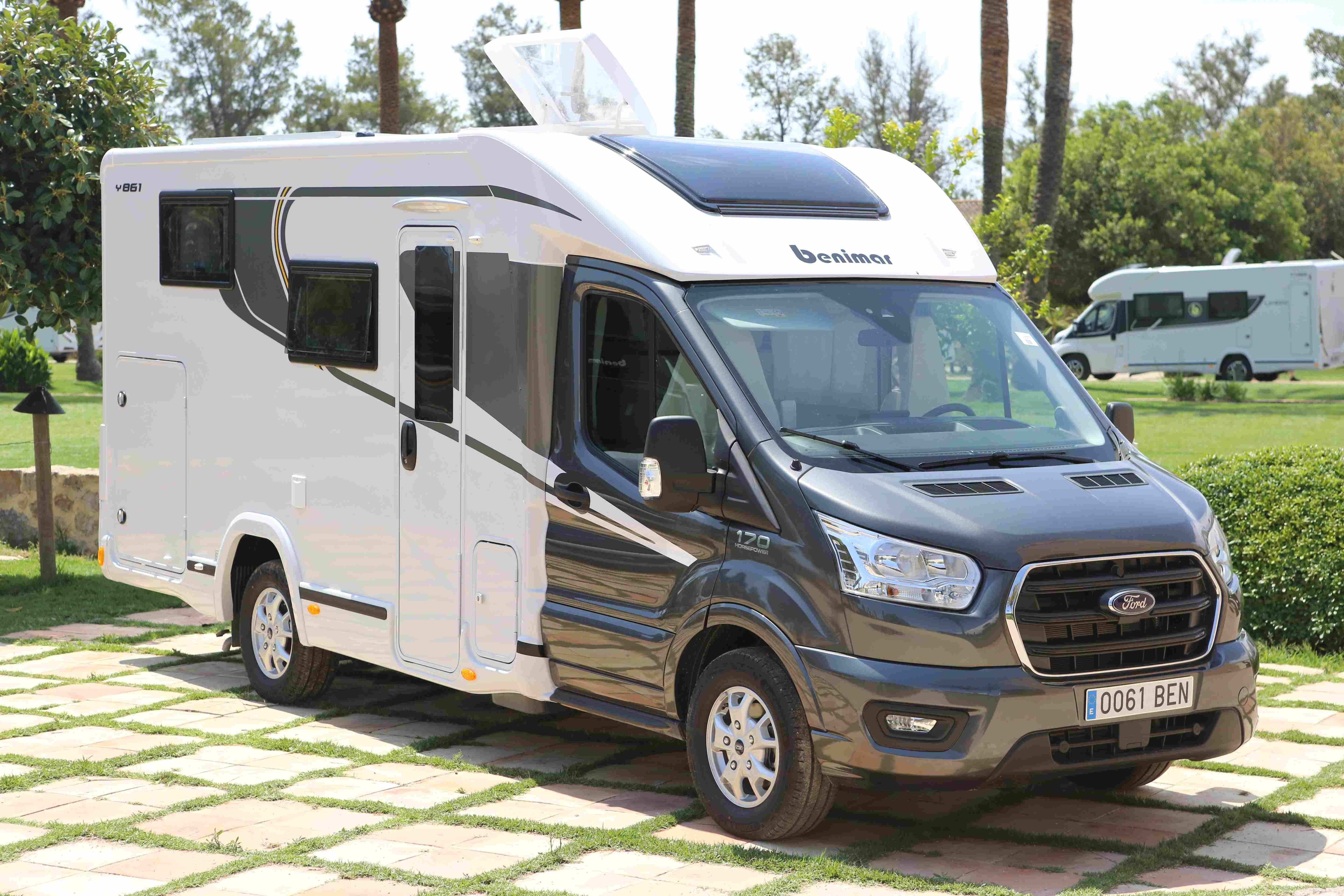 Quels sont les meilleurs modèles de camping-cars Benimar pour des voyages en famille ?