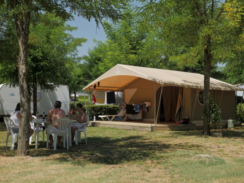 Le charme du camping en tente en Ardèche