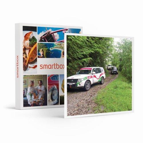 Une image montrant une Smartbox, un coffret cadeau qui permet de choisir parmi une variété dactivités, comme un dîner gastronomique ou un rallye automobile.