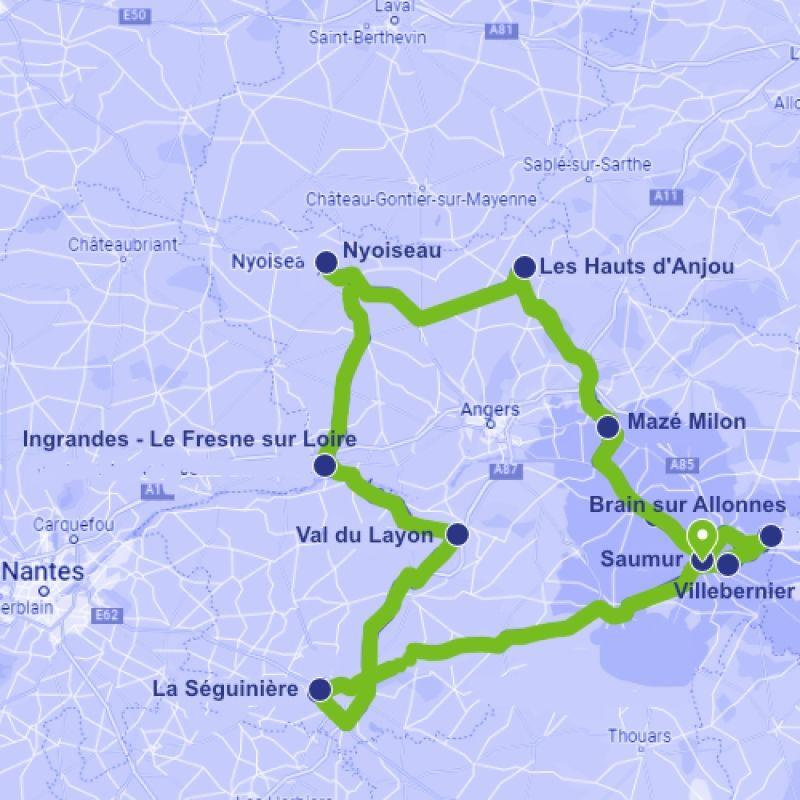 Une carte indiquant litinéraire de la Loire à vélo entre Ingrandes et Saumur.