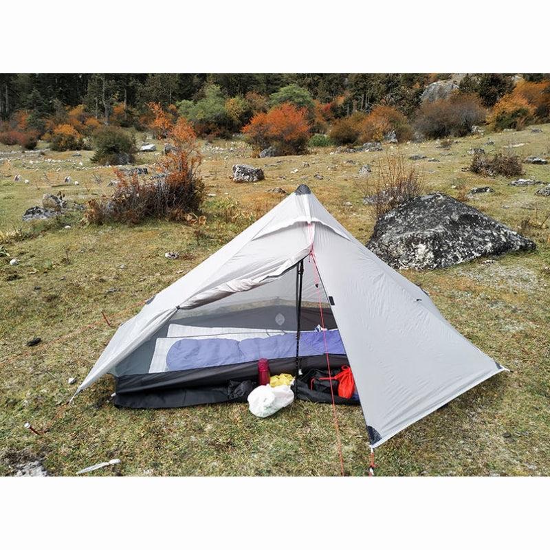 Une tente légère et autoportante pour une personne, idéale pour le camping et la randonnée.