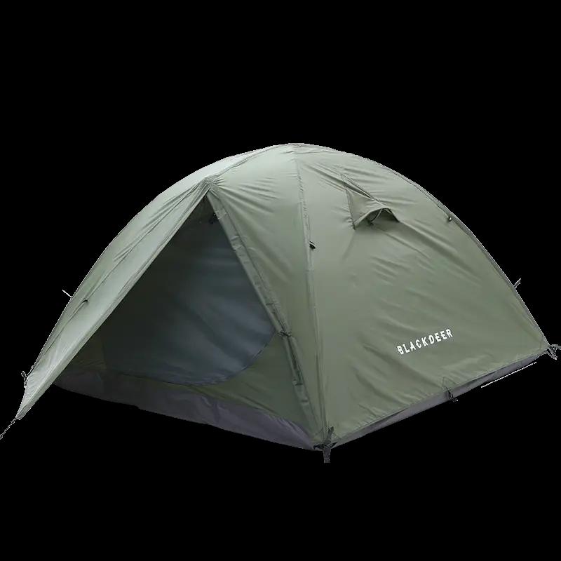 Une tente de camping verte avec deux portes.