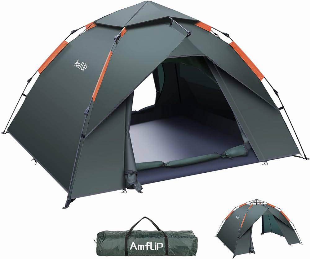 Une tente de camping verte et orange avec un sac de transport.